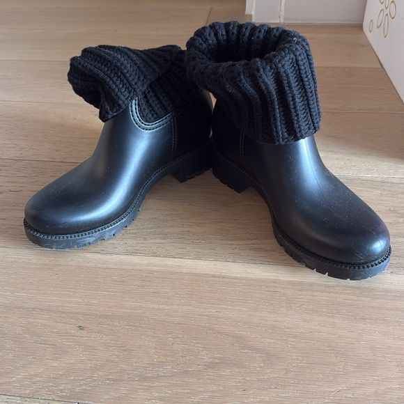 Moncler Water Proof Rubber Booties with Cable Knit Sock Detailing - Picture 9 of 10